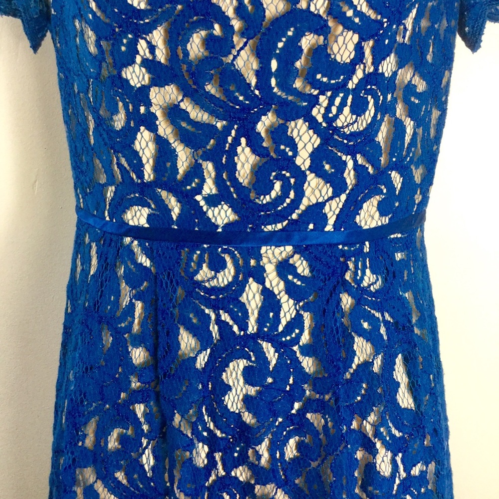 Adrianna Papell Scalloped Lace Dress Size 2 - Picture 5 of 9